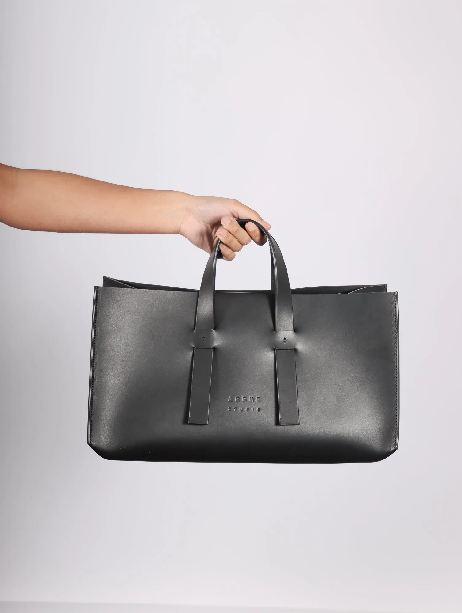 DoppioCubo Handbag in Black by Arrhe Studio