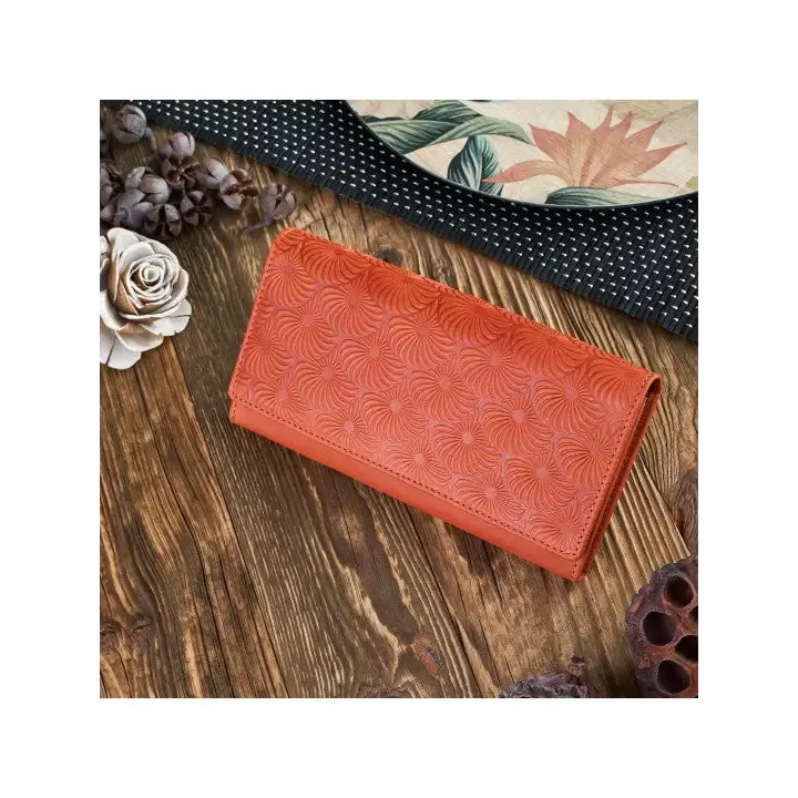 Elegant Geometric Embossed Natural Leather Women's Wallet - RFID Protection, Ample Storage & Stylish Design